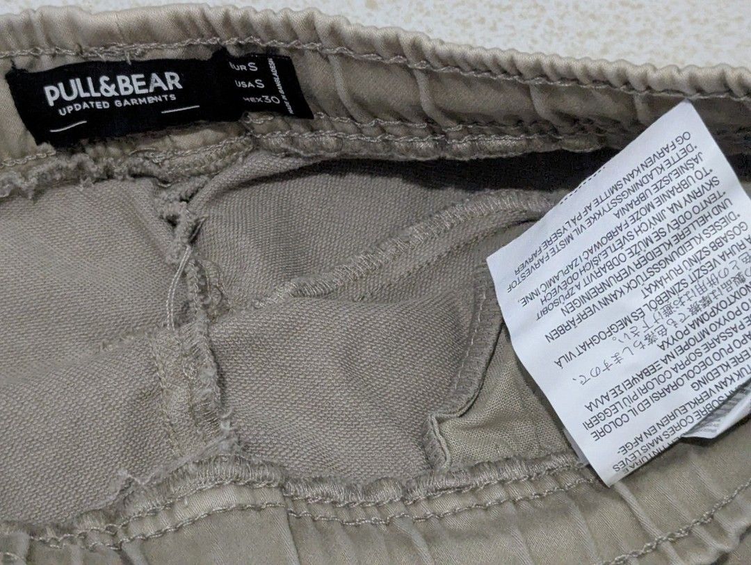 Pull & Bear Cargo Shorts Khaki Size S (Category: Shorts) located in Manila. Submitted by _neku (Listing ID 1470455128, Image 3). Description: never used just stocked. 14.5x18.