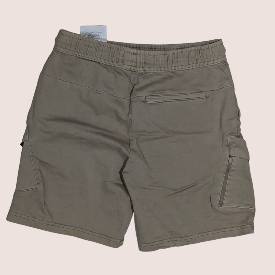 Pull & Bear Cargo Shorts Khaki Size S (Category: Shorts) located in Manila. Submitted by _neku (Listing ID 1470455128, Image 2). Description: never used just stocked. 14.5x18.