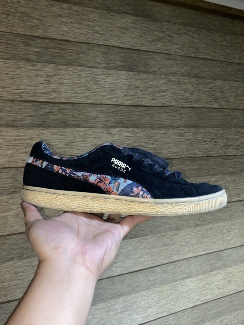 Puma Suede Floral Black Sneakers (Category: Sneakers) located in Quezon City. Submitted by notmiggol (Listing ID 1470523672, Image 2). Description: Black Puma Suede sneakers with a colorful floral print inside and along the side stripe. Classic lace-up style with textured rubber soles. Gold Puma branding on the side. Normal signs of wear on the midsoles, uppers still in solid shape. Comfortable casual shoes. Well used .