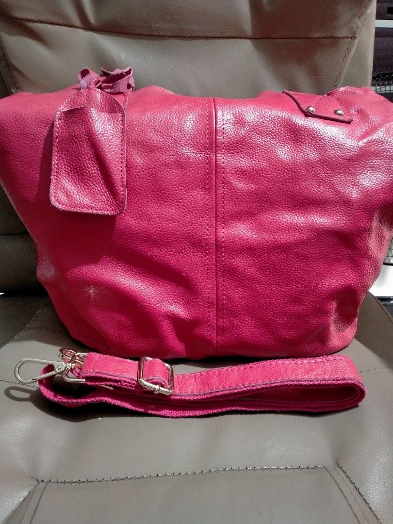 Pure leather bag (Category: Cross-body Bags) located in Cavite. Submitted by inday79 (Listing ID 1470400359, Image 1). Description: Large Leather Bag – Beautiful Color! 👜 Spacious large-size bag that can be carried as a shoulder bag or crossbody bag. Comes with a sling strap for versatile styling. ✨ Beautiful leather texture and finish ✨ Very nice color ✨ Spacious enough to fit a laptop and large envelopes ✨ Perfect for work, office, or everyday