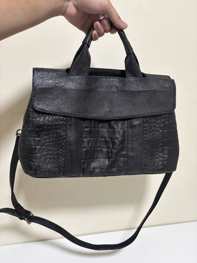 Pure leather croc hand bag (Category: Tote Bags) located in Cavite. Submitted by ozzyozzx (Listing ID 1470517503, Image 1). Description: .