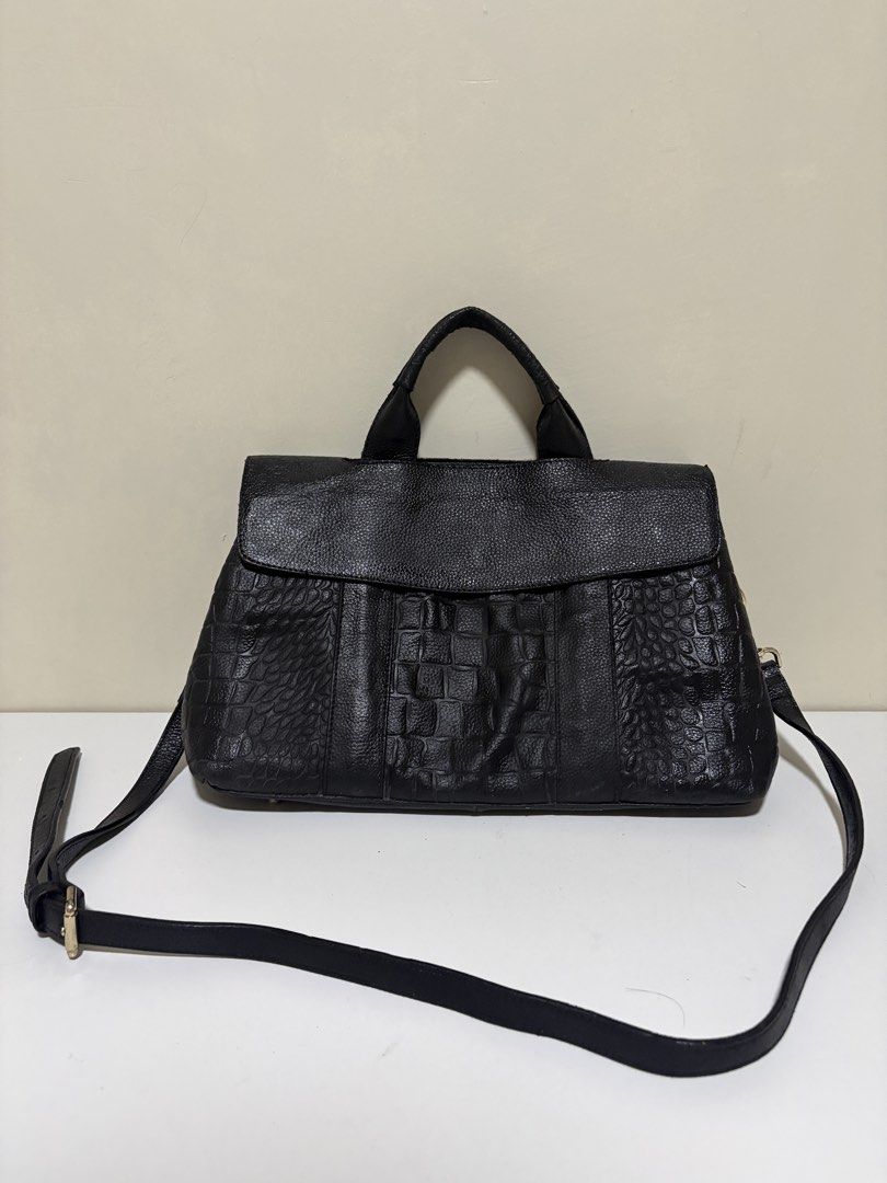 Pure leather croc hand bag (Category: Tote Bags) located in Cavite. Submitted by ozzyozzx (Listing ID 1470517503, Image 3). Description: .