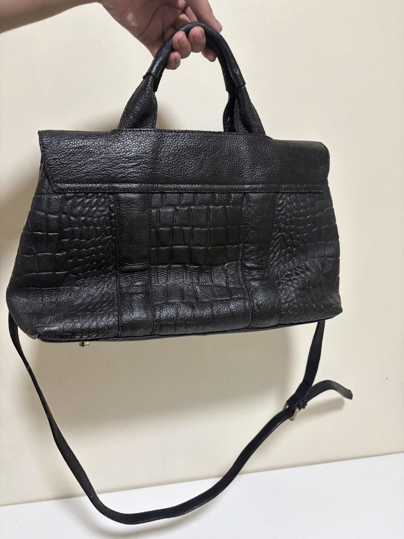 Pure leather croc hand bag (Category: Tote Bags) located in Cavite. Submitted by ozzyozzx (Listing ID 1470517503, Image 2). Description: .