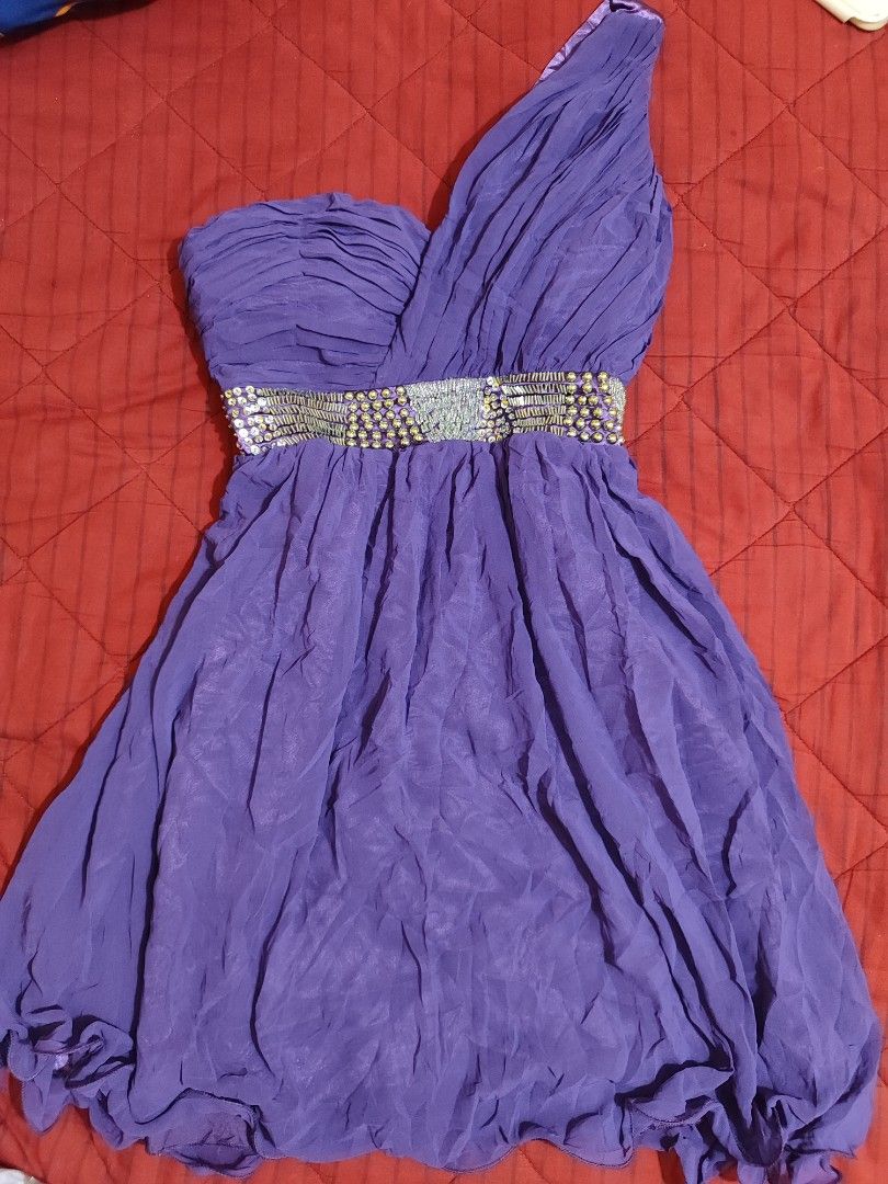 Purple One-Shoulder Bubble Chiffon Dress (Category: Dresses) located in Iloilo. Submitted by cynehllevie (Listing ID 1470373112, Image 2). Description: 🍥an elegant one-shoulder neckline with a beautifully pleated, ruched bodice. The waist is accentuated by a thick, eye-catching belt fully detailed with sparkling silver sequins and gold beads. 🍥Perfect for proms, weddings, cocktails, formal dinners, or festive holiday parties! 🍥size s-m.