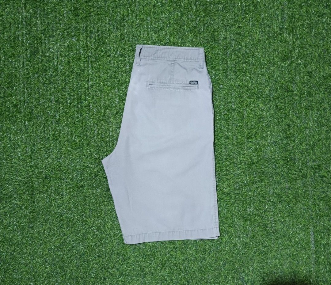 Quiksilver Short (Category: Shorts) located in Victorias. Submitted by ray_rare_picks (Listing ID 1470411702, Image 1). Description: Quiksilver ‎• Waist- 32 inch ‎• Length- 21 inch ‎• Leg Opening- 11 inch ‎• 9/10 Color Rate • With quiksilver patch front and back ‎• Excellent Condition ‎• No issue (need wash) Dm me if interested📩 Location: Victorias City, Negros Occidental.