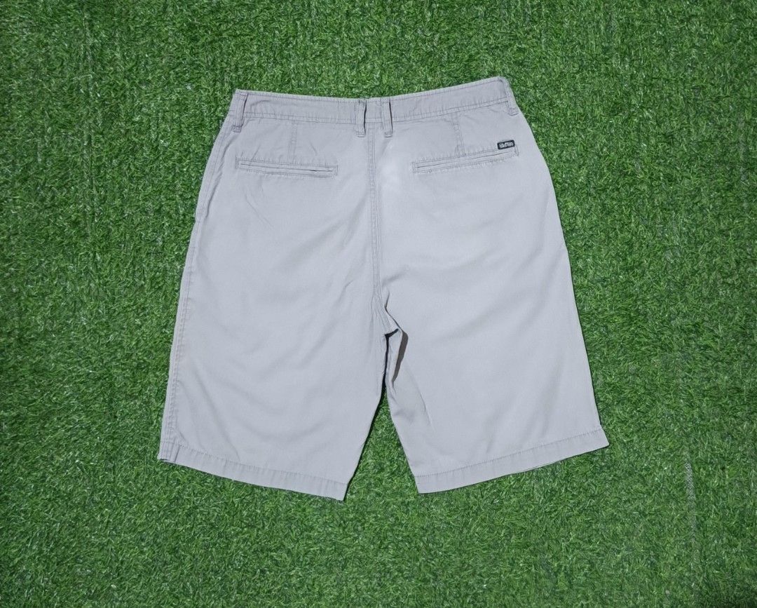 Quiksilver Short (Category: Shorts) located in Victorias. Submitted by ray_rare_picks (Listing ID 1470411702, Image 2). Description: Quiksilver ‎• Waist- 32 inch ‎• Length- 21 inch ‎• Leg Opening- 11 inch ‎• 9/10 Color Rate • With quiksilver patch front and back ‎• Excellent Condition ‎• No issue (need wash) Dm me if interested📩 Location: Victorias City, Negros Occidental.