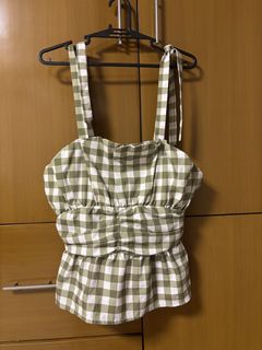 (Category: ) located in . Submitted by karlas.closet (Listing ID 1470557094, Image 1). Description: .
