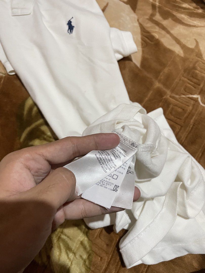 RALPH LAUREN POLO SHIRT (Category: Formal Shirts) located in Cagayan de Oro. Submitted by dwight_666 (Listing ID 1470476661, Image 3). Description: medium on tag 19.5x29-31 complete tags authentic excellent condition issue: slit sa right side only color rate: 9.5/10.