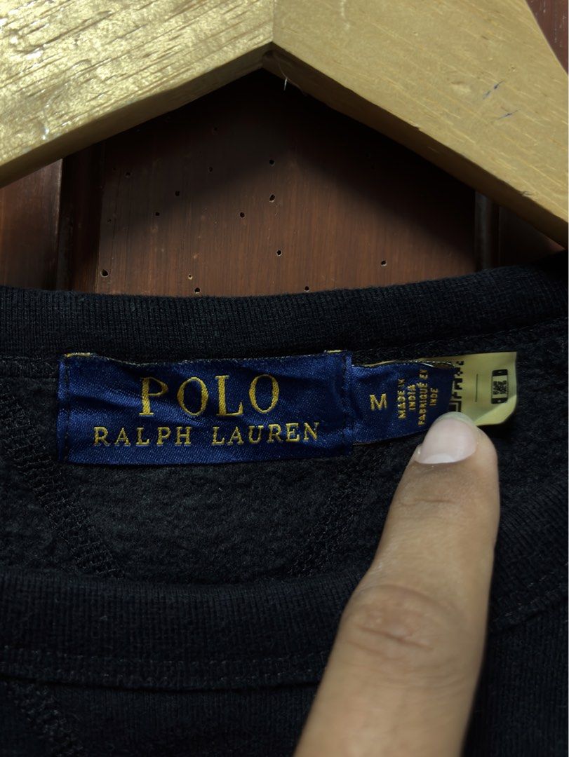 Ralph Lauren Sweater Black (Category: Coats, Jackets and Outerwear) located in Davao. Submitted by workmensph (Listing ID 1470533203, Image 3). Description: Size M 23” x 22” Very Goid Condition Issue: pipnhole.