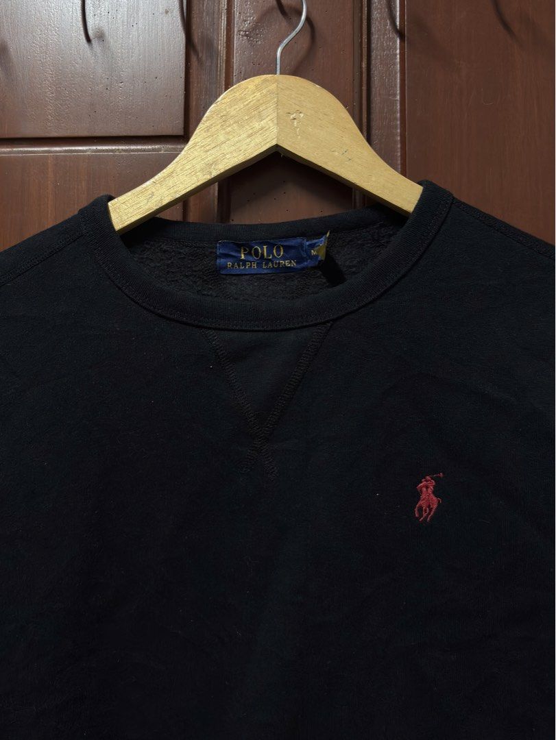 Ralph Lauren Sweater Black (Category: Coats, Jackets and Outerwear) located in Davao. Submitted by workmensph (Listing ID 1470533203, Image 2). Description: Size M 23” x 22” Very Goid Condition Issue: pipnhole.