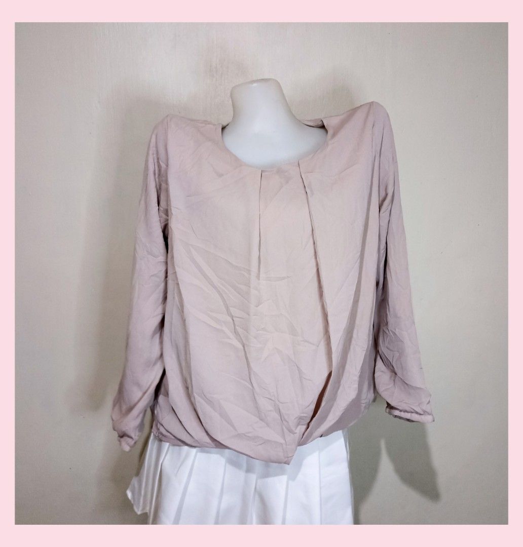 Random Tops (Category: Longsleeves) located in Manila. Submitted by goldenmountain.e4137d (Listing ID 1470493071, Image 3). Description: Hi, please message me if you're interested. I'll send the other details..