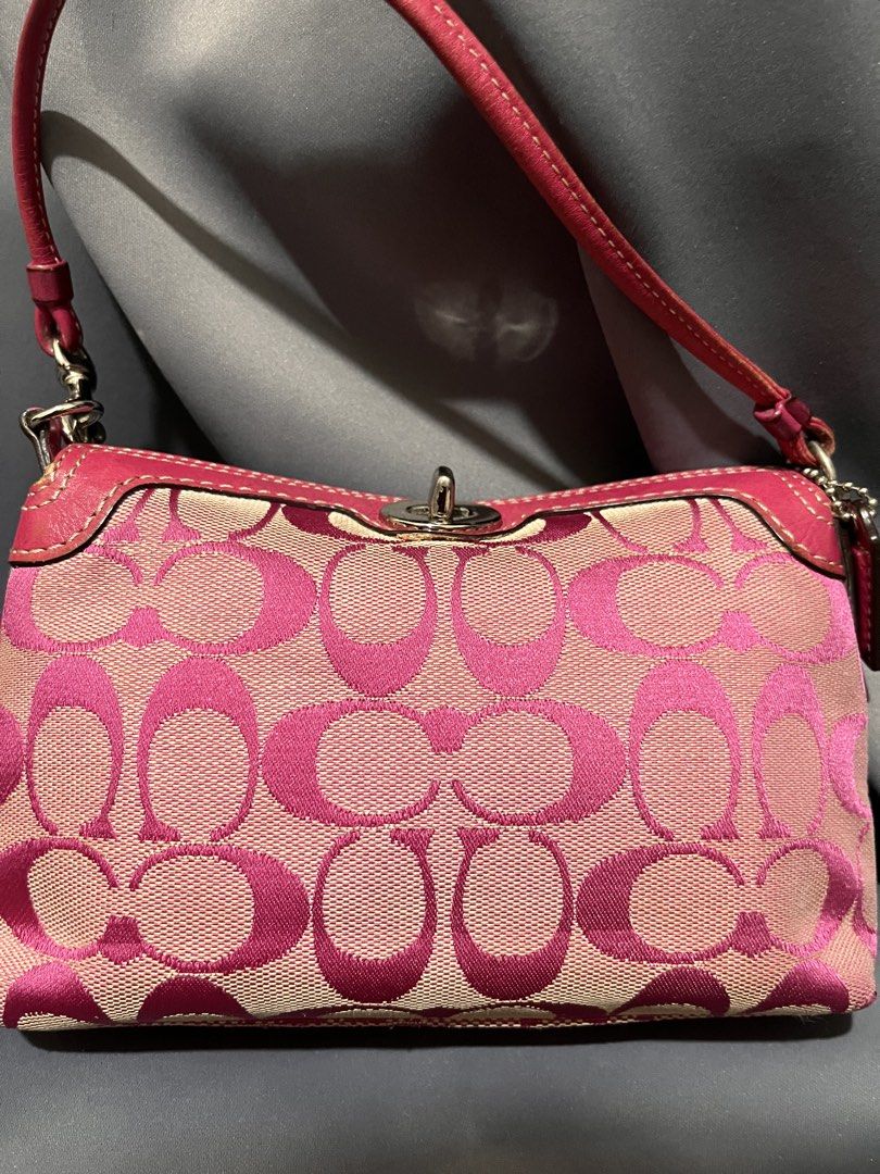Rarr Pink Coach cutey killybag (Category: Luxury Bags & Wallets) located in Davao. Submitted by harryybane90592 (Listing ID 1470529740, Image 3). Description: .