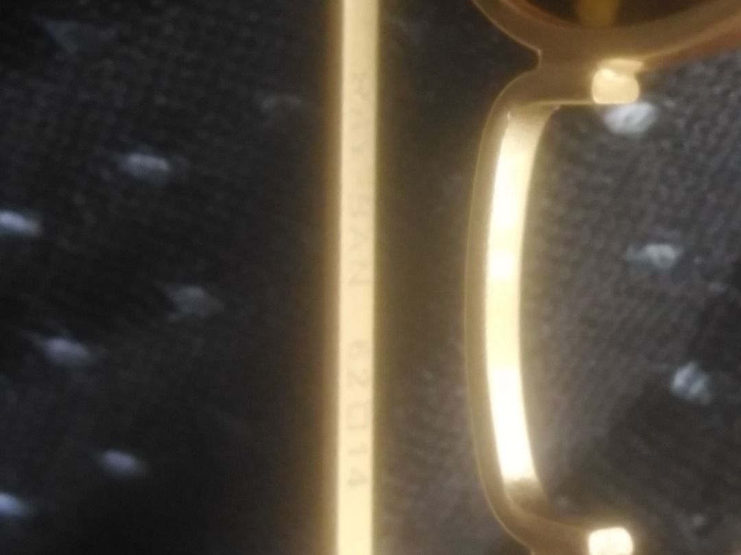 RayBan (Category: Sunglasses & Eyewear) located in Caloocan City. Submitted by crazypanda83 (Listing ID 1470545499, Image 3). Description: As is, what You see what you get.