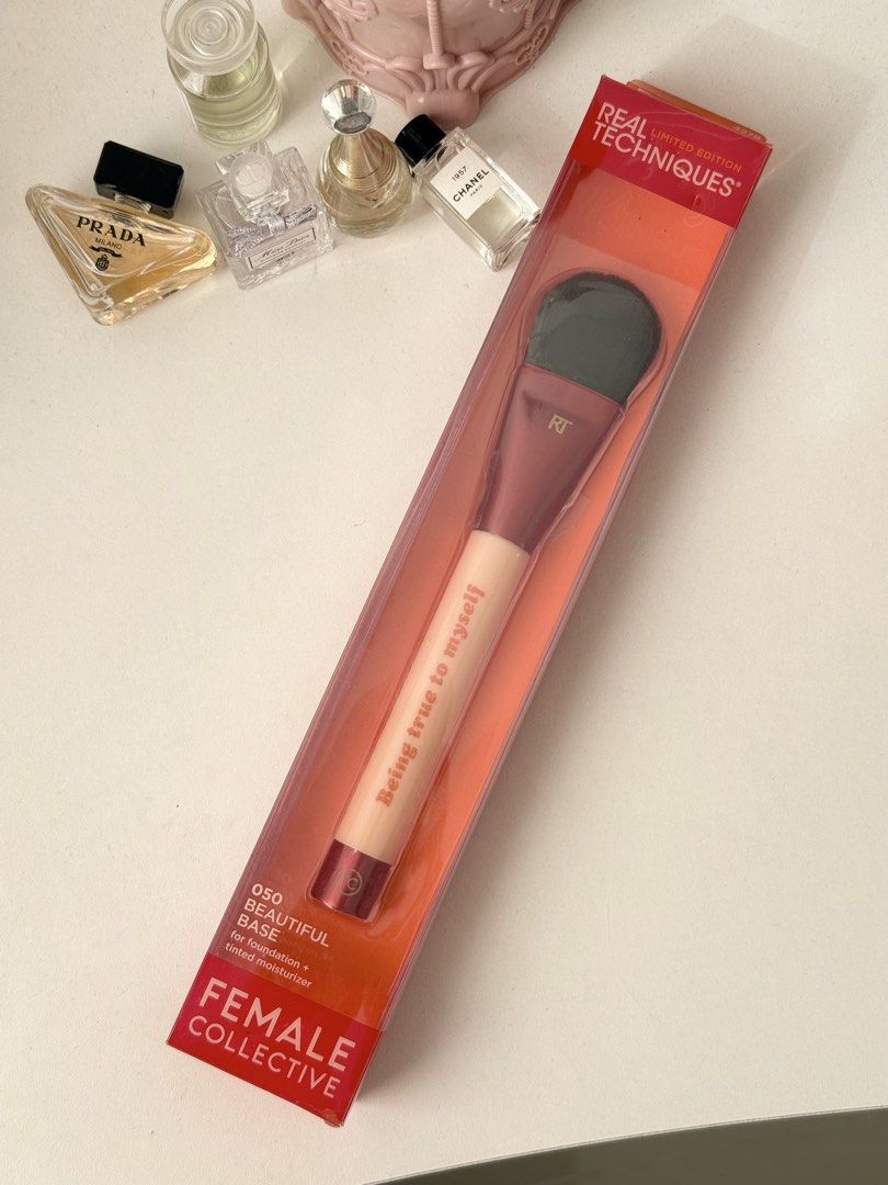 Real Techniques Female Collective 050 Beautiful Base Brush (Category: Makeup) located in Taguig. Submitted by kitty.bloom (Listing ID 1470408868, Image 1). Description: 🛒orig real techniques brush🤎 ✮brandnew & sealed ✮from 🇺🇸 ₱280 only!.