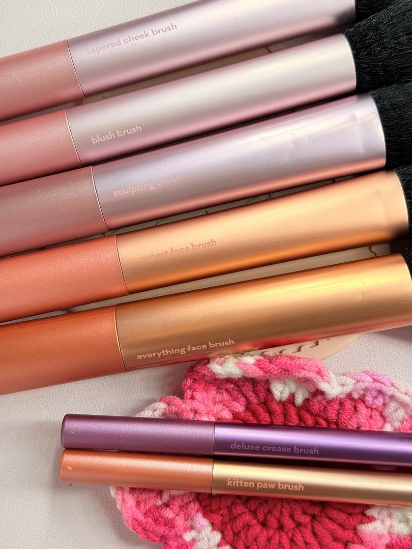 Real Techniques Makeup Brush (sold as set) (Category: Makeup) located in Marikina City. Submitted by glittermoongirl (Listing ID 1470498935, Image 2). Description: Real Techniques Makeup Brushes (sold as set) 100% ORIGINAL!!! 💜RT 300 deluxe crease brush 🩷RT 242 kitten paw concealer brush 🧡RT 200 expert face brush 💜RT 400 blush brush 🩷 RT 449 tapered cheek brush 🩷 RT 401 sculpting brush (issue w/ small dent) 🧡 RT 245 everything face brush N
