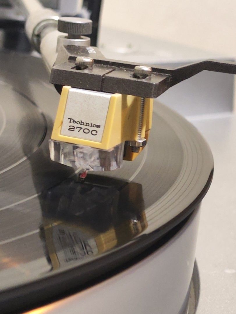 [Recapped] Yamaha P-950 Direct Drive Turntable (Category: Other Audio Equipment) located in Imus. Submitted by hibikiya (Listing ID 1463551343, Image 2). Description: Yamaha P-950 Quartz Control Direct Drive Turntable Details: - Denon PCL-30 Headshell - Technics EPC-270C Cartridge - Tracking force set to 2.5G - Offset Angle= 23° - Tonearm bearing new oil. - Recapped. Functions: - Auto return OK - Auto play OK - set the offset to 23°, pero may mar