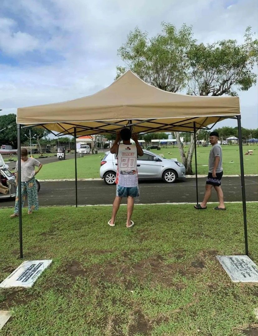 RECTRACTABLE TENT 2*2M & 3*3M (Category: Outdoor Furniture) located in Manila. Submitted by zhaeila23 (Listing ID 1470410157, Image 1). Description: Retractable Tent Onhand and Brandnew💯 Heavyduty✨ 2x2m - ₱1,800 only! 3x3m - ₱2,000 only! Colors Available: 🟤🔵🔴🟢 📍SANMIGUEL,PASIG LOC!! DM FOR ORDER 📩.