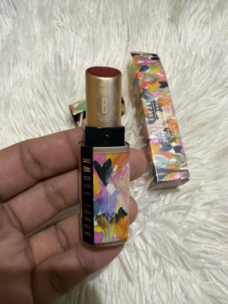 RED CARPET LUXE MATTE LIPSTICK (Category: Makeup) located in Pugo. Submitted by caztraine (Listing ID 1470357059, Image 2). Description: Llimited Edition Bobbi Brown Luxe Matte Lipstick “Black ed Carpet .