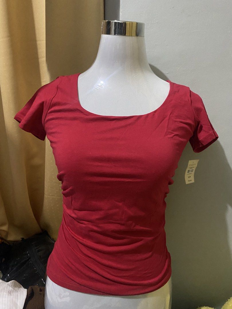 Red Fitted Top (Category: Shirts) located in Pasig City. Submitted by minnie.12 (Listing ID 1470537192, Image 3). Description: 📍Pasig City 🚛 jnt/lalamove item+sf MOP: Gcash .