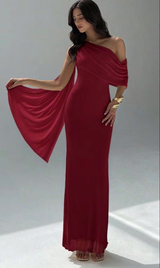 Red One-Shoulder Draped Maxi Dress (Category: Evening dresses & gowns) located in Imus. Submitted by emphot (Listing ID 1470388743, Image 2). Description: - Color: Burgundy - Style: One-shoulder maxi dress with draped chiffon sleeve overlay - Fit: Long, fitted silhouette with stretchy material for a flattering fit - Condition: Worn once, freshly dry cleaned, properly stored, and has no flaws Unahan sis!bilhin nyo na sobrang elegant but comfy...st