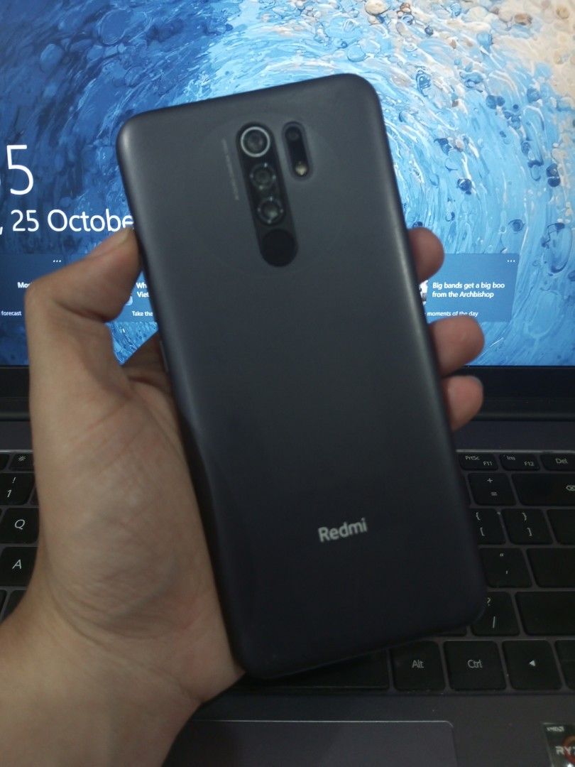 Redmi 9 (Category: Xiaomi) located in Paranaque City. Submitted by rain242 (Listing ID 1470434956, Image 3). Description: Redmi 9 for Sale • 4+1Gb Ram • 64Gb Storage • Android Ver 12 • Openline Dual Sim • comes with Case and Charger > Honest Issue is a super small hairline at the bottom right. Barely Noticeable. Selling for 2,500Php. Slightly Negotiable for Sure buyers. DM me for Inquiries, Parañaque Area..