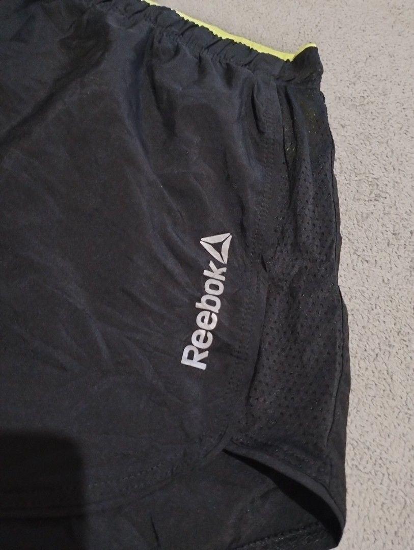 Reebok running short (Category: Shorts) located in Tabaco. Submitted by centthrif55361 (Listing ID 1470387707, Image 3). Description: Reebok running short Xs W:26-27 L:10 Excellent condition Color rate 10/10 No issue .