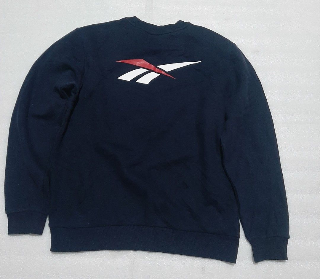 Reebok sweatshirt (Category: Coats, Jackets and Outerwear) located in General Santos City (Dadiangas). Submitted by thrift_raid (Listing ID 1470554429, Image 2). Description: size Medium.