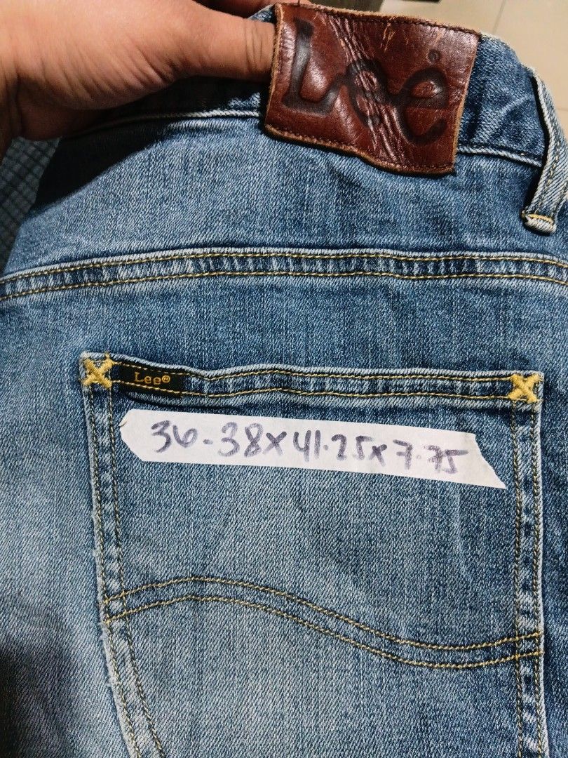 Regular Fit Blue Denim Jeans (Category: Jeans) located in Valenzuela. Submitted by AnahThrift (Listing ID 1470507643, Image 1). Description: New Arrival ❗❗❗ 👉Very Good condition 👍 👉 MOP:: Palawan/Cebuana/Gcash 👉 Courier:: Lalamove/MCFA/LBC/J&T 👉 Location:: Karuhatan, Valenzuela City 👉Salamat po ᥬ😊᭄🙏❣️.