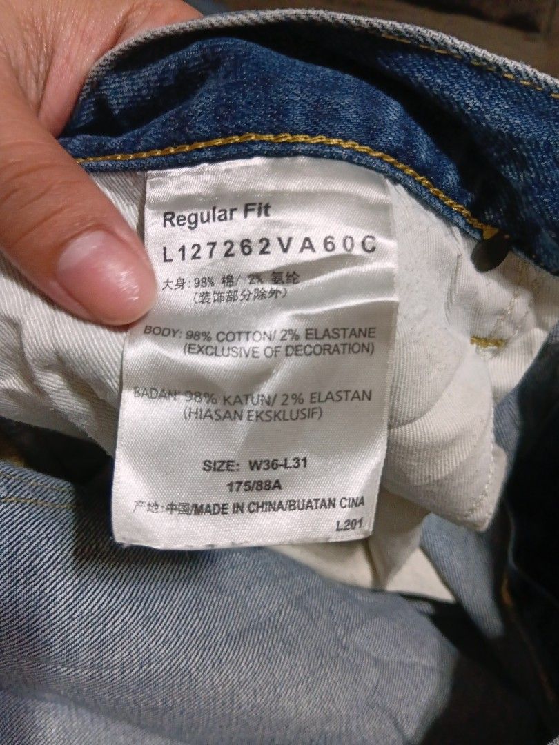 Regular Fit Blue Denim Jeans (Category: Jeans) located in Valenzuela. Submitted by AnahThrift (Listing ID 1470507643, Image 3). Description: New Arrival ❗❗❗ 👉Very Good condition 👍 👉 MOP:: Palawan/Cebuana/Gcash 👉 Courier:: Lalamove/MCFA/LBC/J&T 👉 Location:: Karuhatan, Valenzuela City 👉Salamat po ᥬ😊᭄🙏❣️.