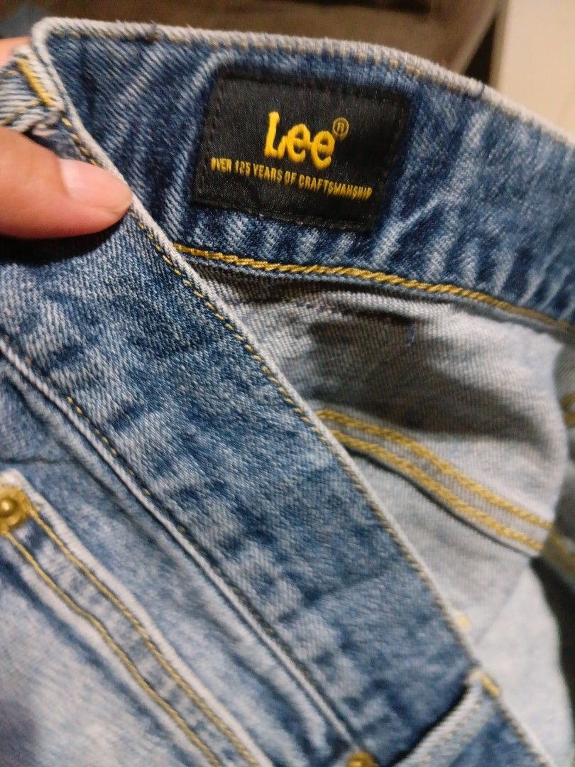 Regular Fit Blue Denim Jeans (Category: Jeans) located in Valenzuela. Submitted by AnahThrift (Listing ID 1470507643, Image 2). Description: New Arrival ❗❗❗ 👉Very Good condition 👍 👉 MOP:: Palawan/Cebuana/Gcash 👉 Courier:: Lalamove/MCFA/LBC/J&T 👉 Location:: Karuhatan, Valenzuela City 👉Salamat po ᥬ😊᭄🙏❣️.
