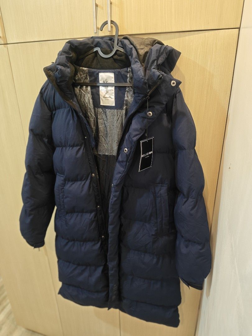 Religion London Puffer Down Jacket Navy Blue Long (Category: Coats, Jackets and Outerwear) located in Malabon City. Submitted by neon.neon2 (Listing ID 1470544381, Image 2). Description: For sale! 2300 php only firm! No more lastprice! Long puffer jacket for men Brandnew from japan complete with hangtags Brand religion london Color dark navy blue Size large can fit XL Dimes: - width 24/25 inches - lenght 45 inches Kindly message me if interested 