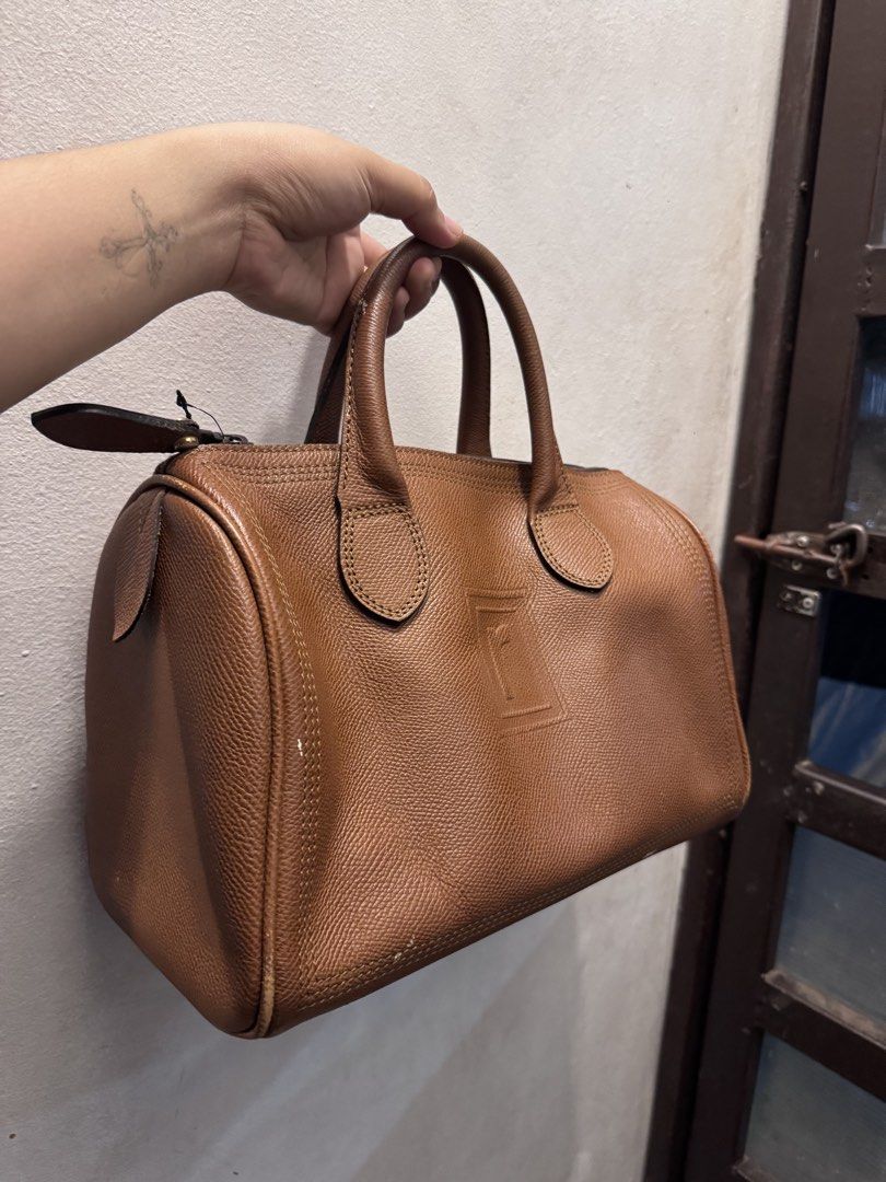 RENOMA Doctors bag (Category: Purses & Pouches) located in Manila. Submitted by thriftyhaven2023 (Listing ID 1470349921, Image 3). Description: Has normal signs of usage only..