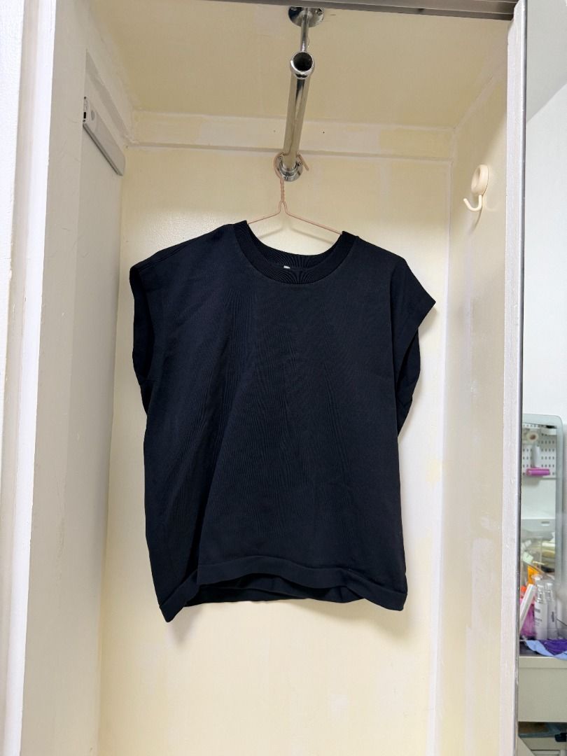 ribbed knit top crewneck pullover sweater vest (Category: Sleeveless) located in Makati City. Submitted by yuriandcole (Listing ID 1470381934, Image 1). Description: - Color: Solid black - Style: Sleeveless top with crew neckline and relaxed fit - Fabric: All-over ribbed knit - Versatility: Perfect for layering or wearing solo, matches everything - Condition: Clean, smoke-free wardrobe.