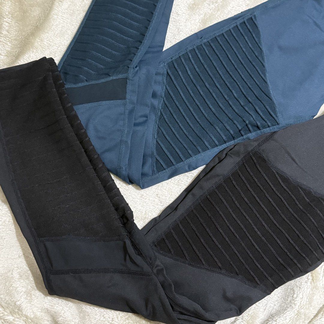 Ribbed Panel Workout Leggings Bundle – 2 Pairs 🖤💙 (Category: Activewear) located in Pasay City. Submitted by bellita_05 (Listing ID 1470492717, Image 2). Description: 300 for 2.