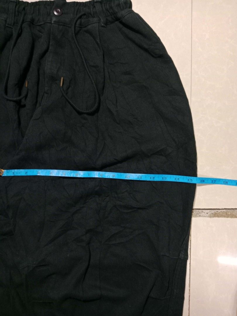 RNDM BLACK BAGGY SWEATPANTS (Category: Joggers) located in Ozamiz City. Submitted by khean_ibale (Listing ID 1470518722, Image 3). Description: SIZE: 26-38 COLOR RATE: 9/10 CONDITION: 9/10 ISSUE: none (COLOR MAY VARY DUE TO LIGHTING).