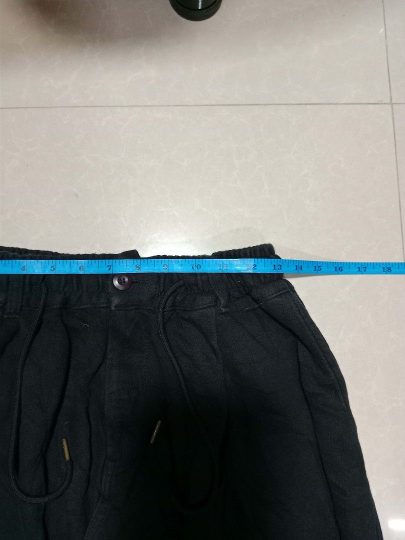 RNDM BLACK BAGGY SWEATPANTS (Category: Joggers) located in Ozamiz City. Submitted by khean_ibale (Listing ID 1470518722, Image 2). Description: SIZE: 26-38 COLOR RATE: 9/10 CONDITION: 9/10 ISSUE: none (COLOR MAY VARY DUE TO LIGHTING).