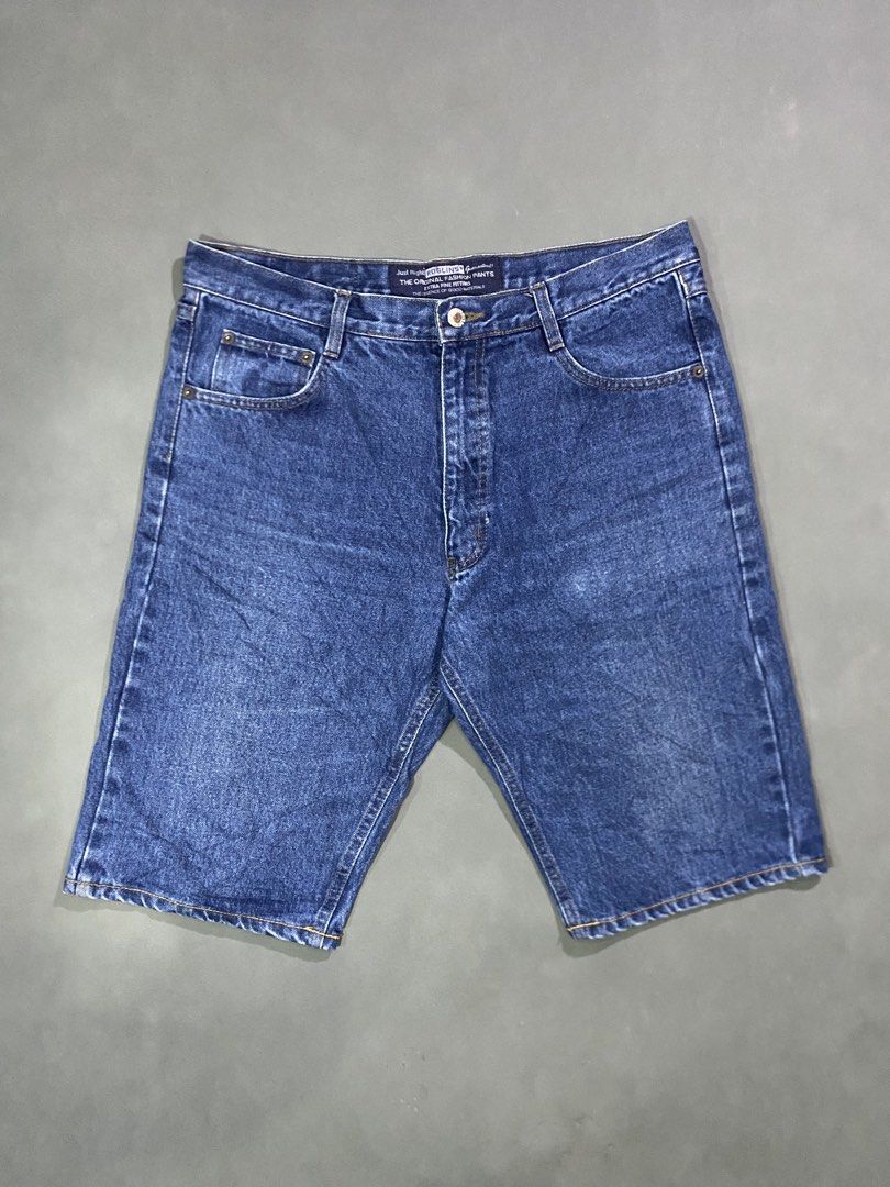 Roglins Jorts (Category: Shorts) located in Dumaguete. Submitted by darios_thrift (Listing ID 1470497705, Image 2). Description: Roglins Jorts ₱450 + sf Size : 36 Dimes : 36 x 22 Hem : 9.5 Excellent condition ✅ Issue : None Need wash Color rate : 10/10 (Color may vary due to lighting).