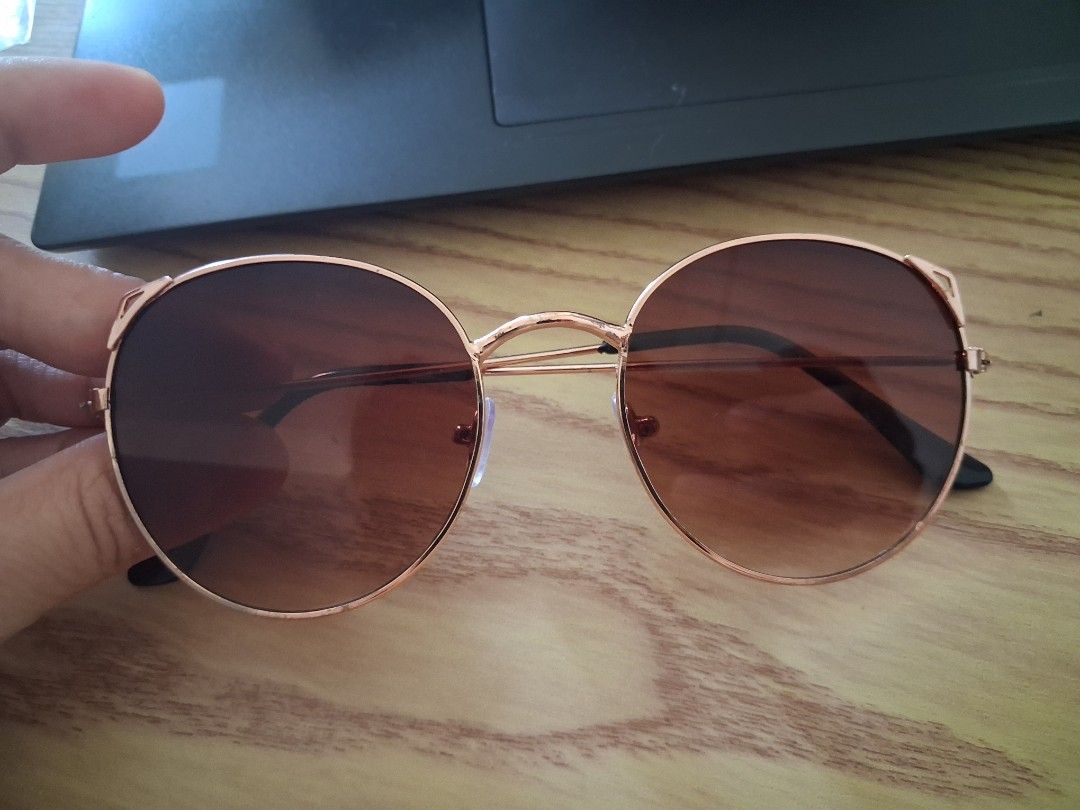 Rose gold round sunglasses with gradient lenses (Category: Sunglasses & Eyewear) located in Manila. Submitted by kxkcx (Listing ID 1470351965, Image 1). Description: - Style: Round metal sunglasses with a trendy double bridge - Frame: Rose gold with slim black temple tips - Lenses: Gradient brown with sun protection - Comfort: Lightweight build with comfortable nose pads - Perfect for: Everyday wear on sunny days.