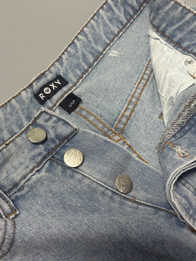 Roxy Jorts (Category: Shorts) located in Las Pinas. Submitted by weryouat (Listing ID 1470454491, Image 3). Description: Roxy Womens Jorts🚨🚨🚨 Denim light washed Excellent Condition 29" waist 13"thigh 20"hem 37" length Asian Length 1000 only MOP BPI/GCASH SHIP VIA J&T/Lalamove PAYMENTS FIRST POLICY LAS PINAS📍.