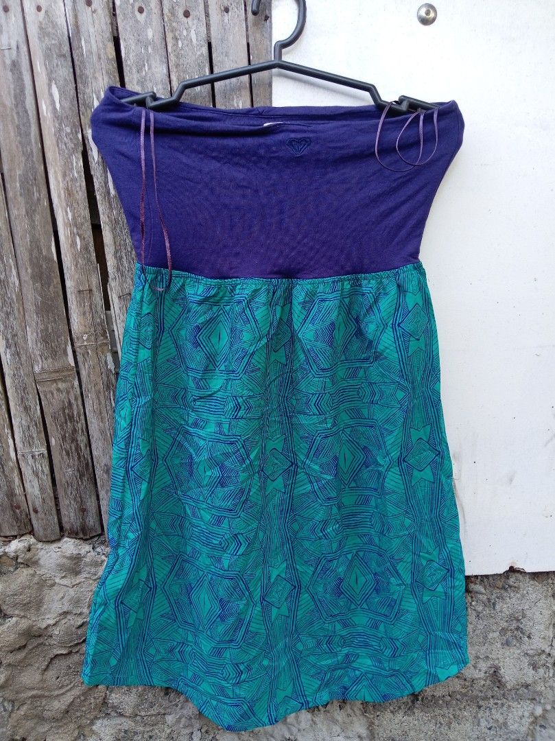 Roxy tube (Category: Activewear) located in Sindangan. Submitted by barak_ukay (Listing ID 1470406555, Image 2). Description: Good condition no issue.