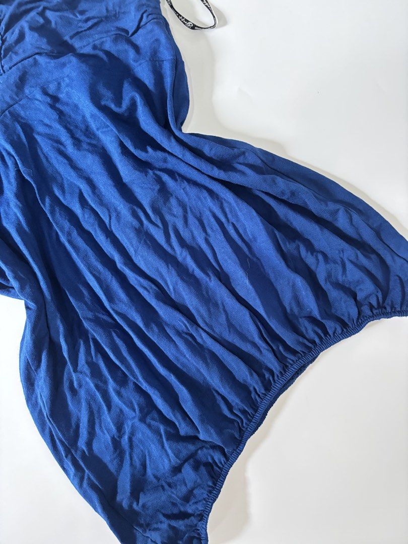 royal blue y2k halter top (Category: Sleeveless) located in Binan City. Submitted by byhiraeth (Listing ID 1470478329, Image 3). Description: -small to medium -no ww -see last slide for flaw -will only entertain offers since IM out of reply quota -loc is santa rosa, laguna.