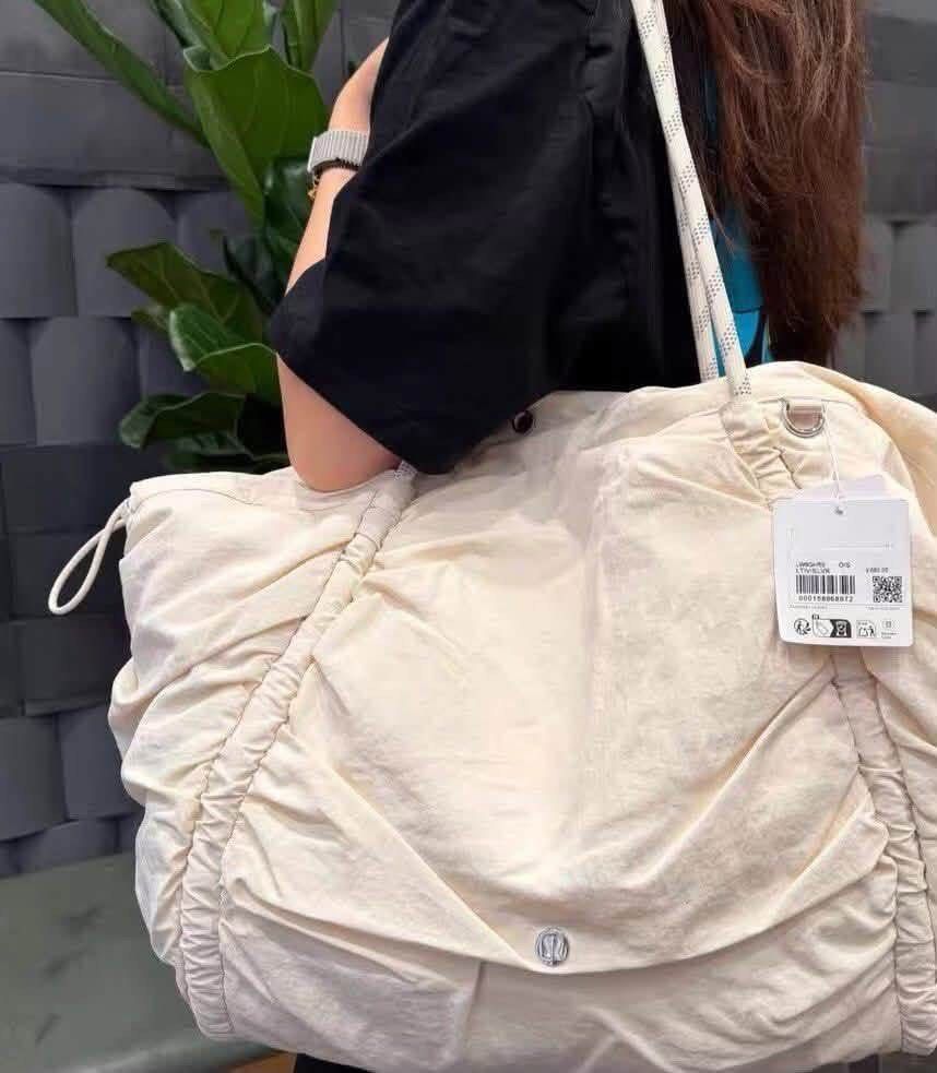 Ruched Tote Bag (Category: Tote Bags) located in Manila. Submitted by bagislifeshop (Listing ID 1470368020, Image 2). Description: .