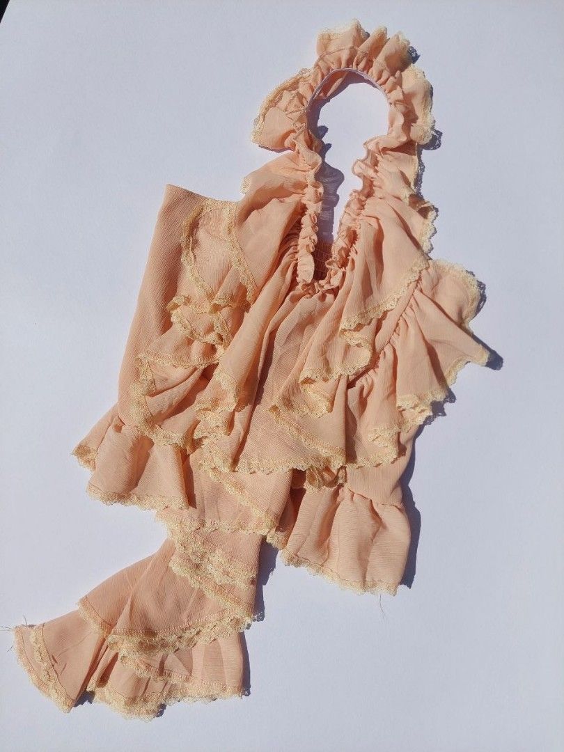 Ruffle halter top (Category: Sleeveless) located in Echague. Submitted by ribbitpicks (Listing ID 1470419816, Image 3). Description: bust 30-34 length 27.