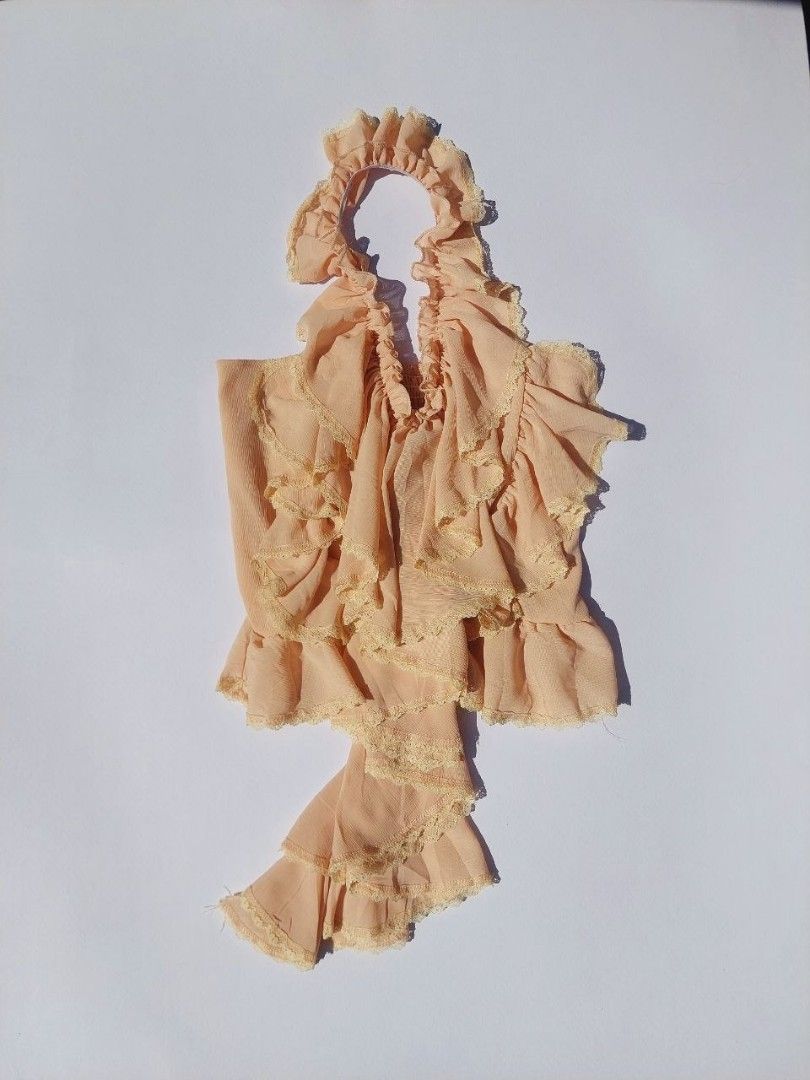 Ruffle halter top (Category: Sleeveless) located in Echague. Submitted by ribbitpicks (Listing ID 1470419816, Image 2). Description: bust 30-34 length 27.