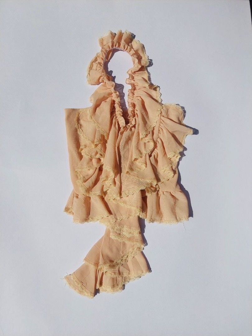 Ruffle halter top (Category: Sleeveless) located in Echague. Submitted by ribbitpicks (Listing ID 1470419816, Image 1). Description: bust 30-34 length 27.