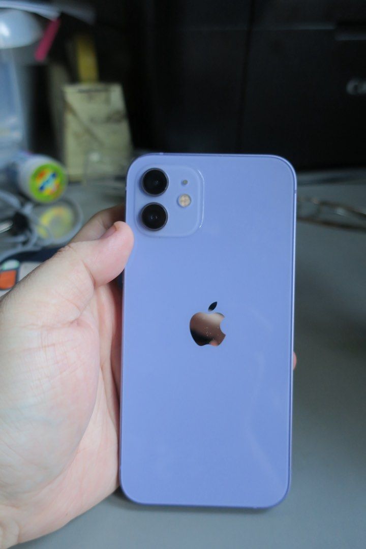 Rush for Sale Iphone 12 64gb globe locked (Category: iPhone 12 Series) located in Manila. Submitted by cchicchen (Listing ID 1470448984, Image 3). Description: BH- 66% Globe locked Hindi pa naoopen yung loob Yung sim slot iba kasi nasa ex ko kaya hindi ko na nakuha 😔 Rfs: Pandagdag pambibili ng bagong phone Isesend ko other details if interested buyer ka Normal angle medyo nagblurred ayaw magfocus 0.5 working 5G working Face Id working Ofc negot