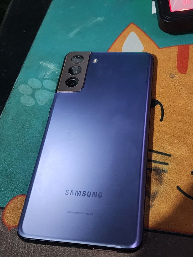 Rush Samsung Galaxy S21 PLUS (Category: Samsung) located in Imus. Submitted by criz_jae (Listing ID 1470415519, Image 1). Description: 8gb ram, 256gb rom,120hz refresh rate, Fingerprint working Just signs of usage and Issue: black dot sa upper right (di affected performance and di pansin pag naka dark mode As is Negotiable sa paaa.