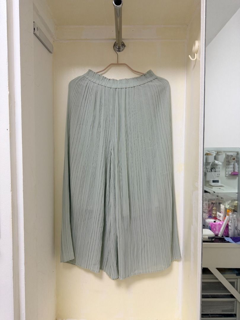 Sage Green Pleated Wide Leg Cullotes (Category: Trousers) located in Makati City. Submitted by yuriandcole (Listing ID 1470382125, Image 1). Description: - Color: Trendy sage green - Style: Wide leg with all-over vertical pleats - Waist: High-waisted with super comfortable elastic - Fit: Flowy, stretchy, and lightweight material that moves nicely - Pairing: Easy to style with basic tops for effortless casual wear - Condition: Brand new / Excellen