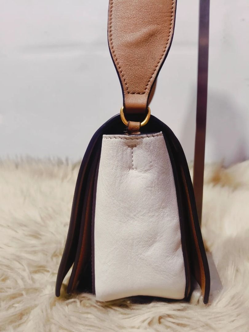 Sale! Céline bag (Category: Shoulder Bags) located in Cabuyao City. Submitted by your____lux____shop (Listing ID 1470528931, Image 3). Description: Sale❗️Sale❗️Sale❗️ ₱ 3,899 Céline preloved Beige& white Medium Pure genuine leather 📌First to pay!.
