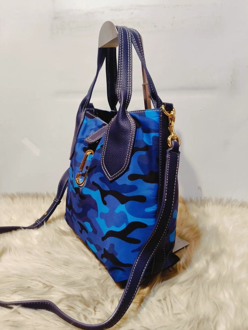 Sale! Marc Jacobs 2way (Category: Shoulder Bags) located in Cabuyao City. Submitted by your____lux____shop (Listing ID 1470524180, Image 3). Description: Sale❗️Sale❗️Sale❗️ ₱ 2,899 Marc Jacobs Brand-new condition Medium flawless 📌First to pay!.
